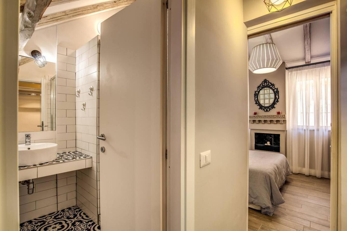 Attic With Terrace By Trevi Fountain Apartment Rome Bagian luar foto